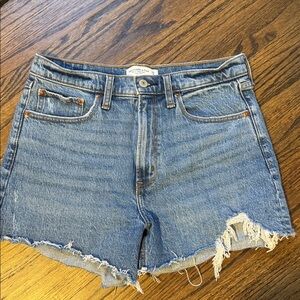 Abercrombie & Fitch 4” Mom Short
